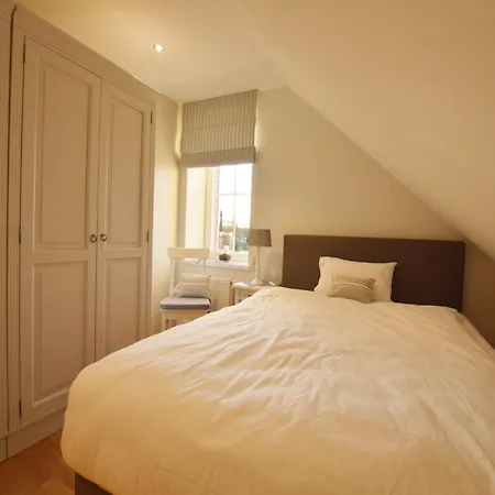 Charming Fens Family Home, Cleaning Included بيت للعطل *