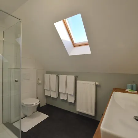 Charming Fens Family Home, Cleaning Included بيت للعطل