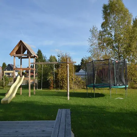 Charming Fens Family Home, Cleaning Included بيت للعطل وايمس