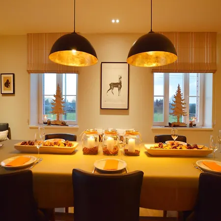 Charming Fens Family Home, Cleaning Included بيت للعطل